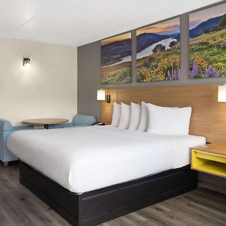 Days Inn By Wyndham Columbus Worthington Buitenkant foto