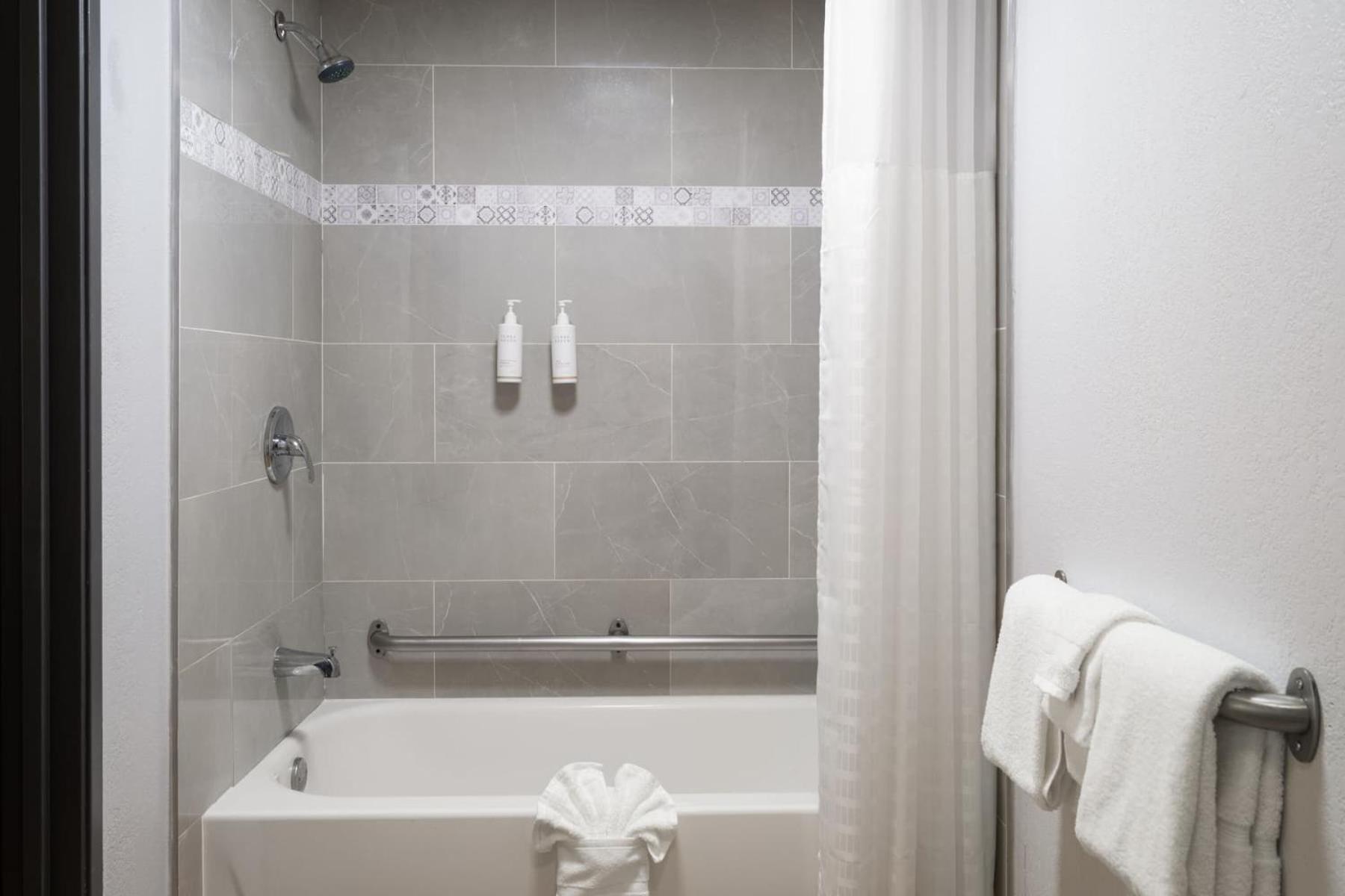 Days Inn By Wyndham Columbus Worthington Buitenkant foto