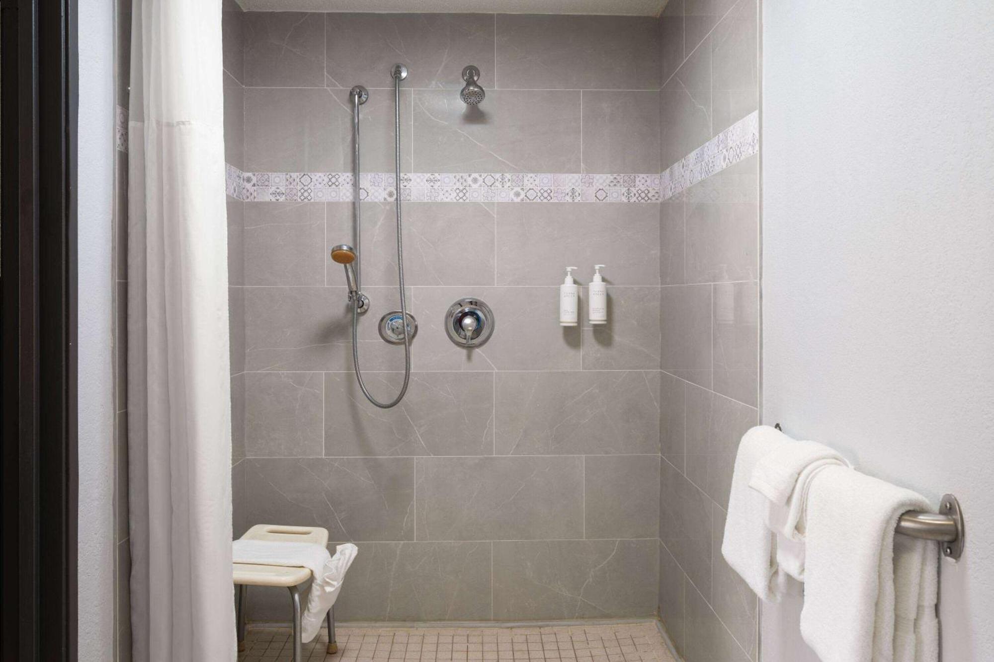 Days Inn By Wyndham Columbus Worthington Buitenkant foto
