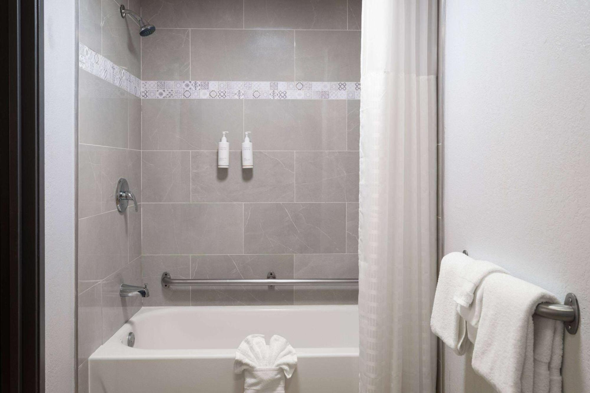 Days Inn By Wyndham Columbus Worthington Buitenkant foto