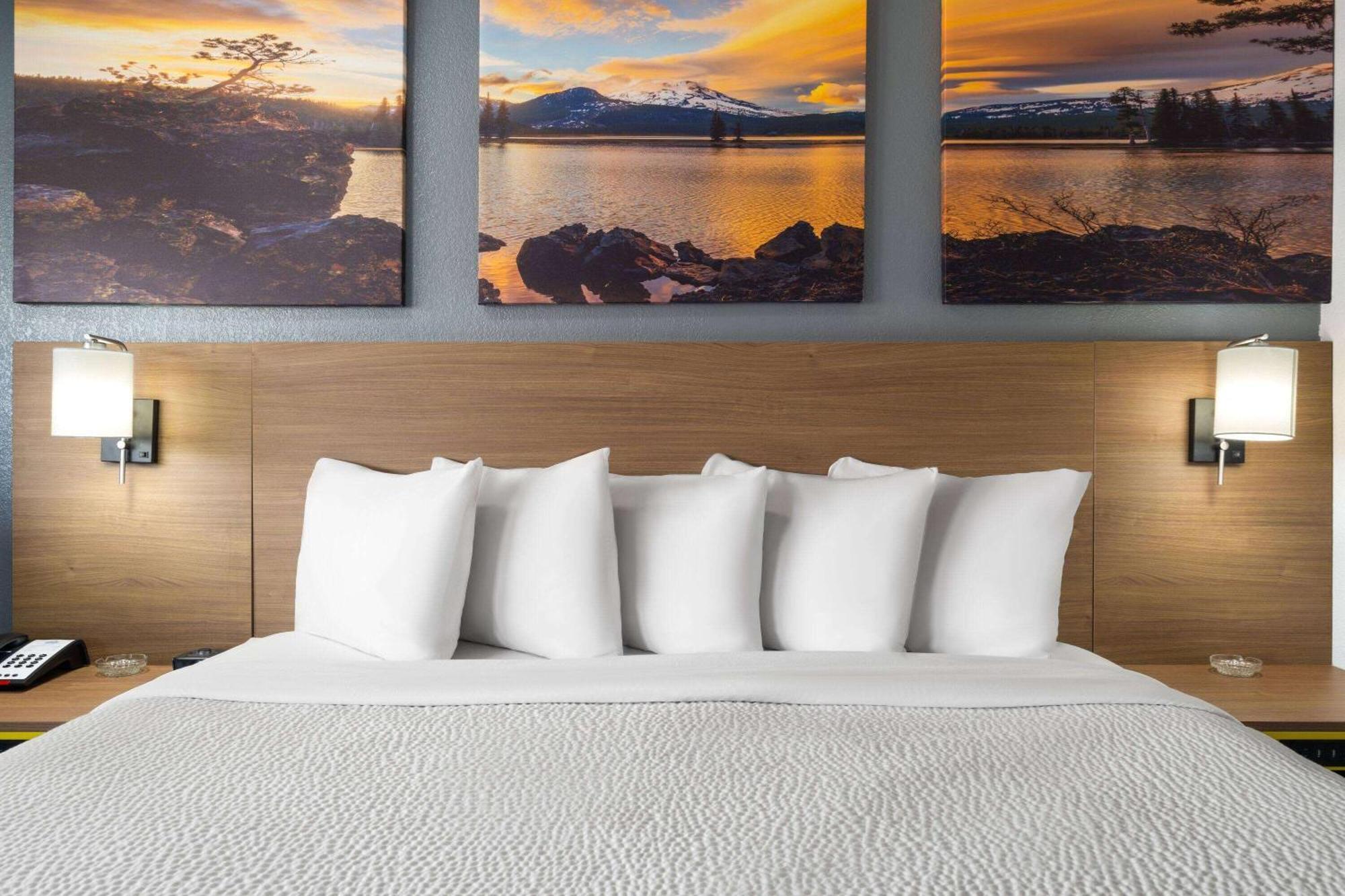 Days Inn By Wyndham Columbus Worthington Buitenkant foto