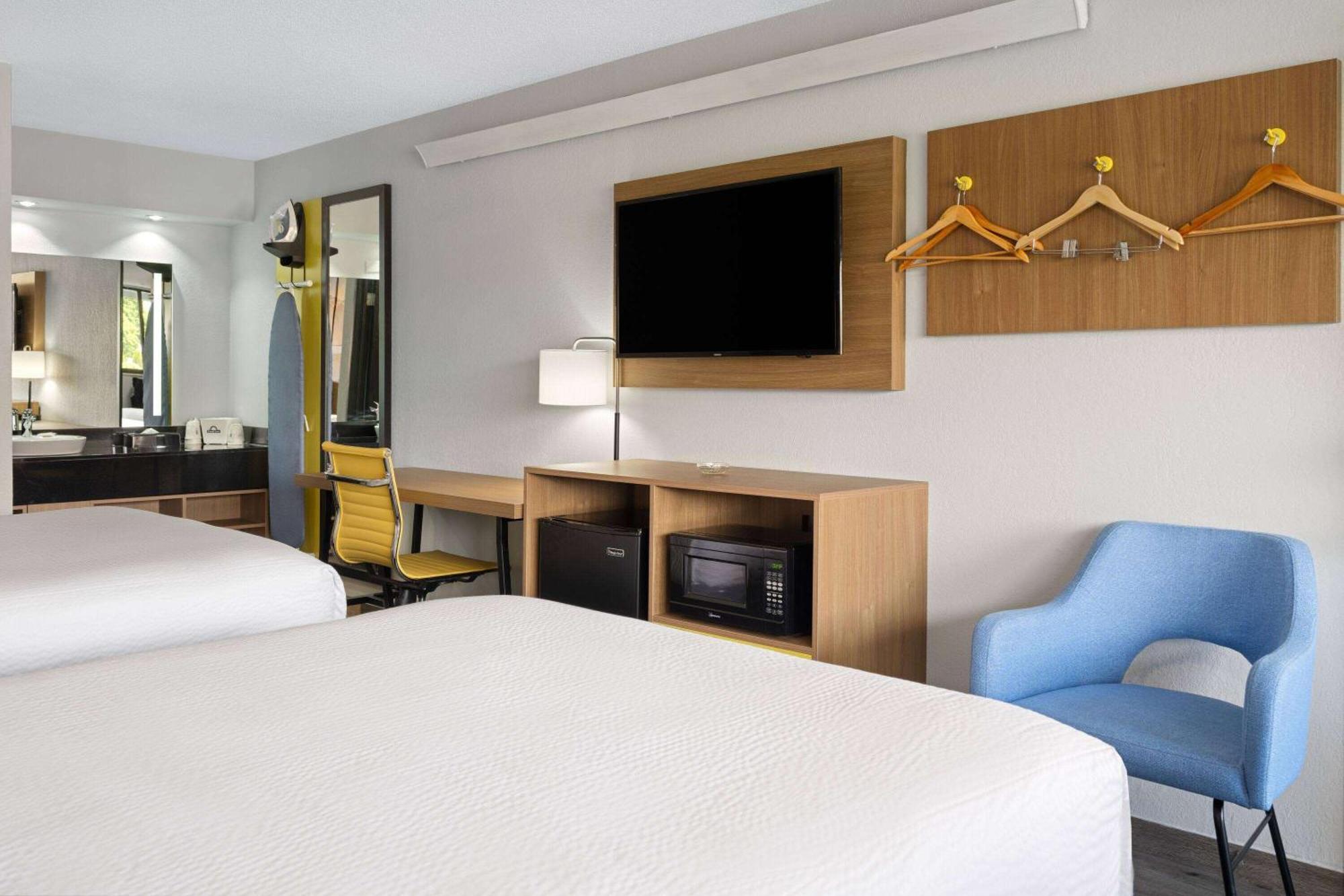 Days Inn By Wyndham Columbus Worthington Buitenkant foto
