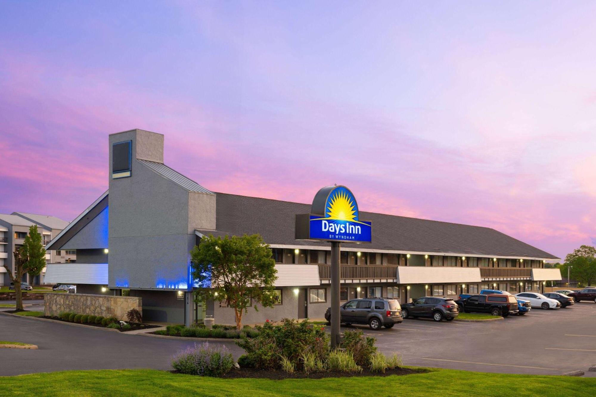 Days Inn By Wyndham Columbus Worthington Buitenkant foto