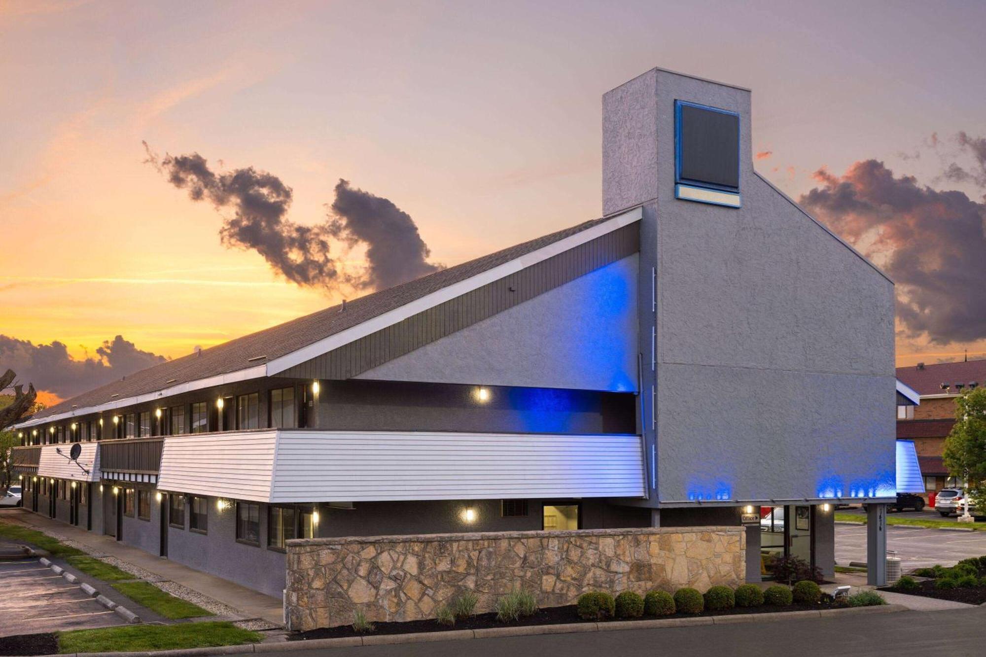 Days Inn By Wyndham Columbus Worthington Buitenkant foto