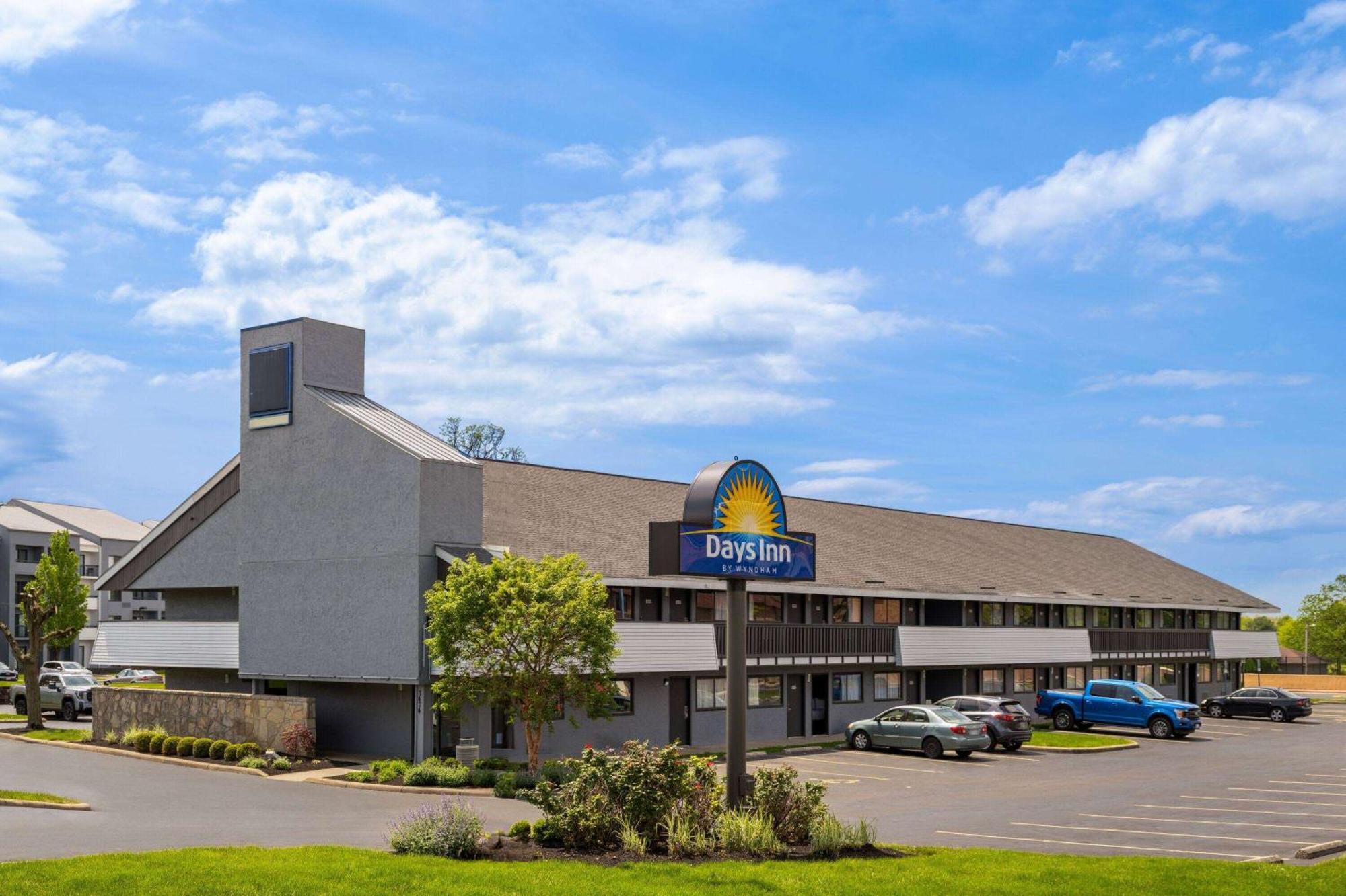 Days Inn By Wyndham Columbus Worthington Buitenkant foto