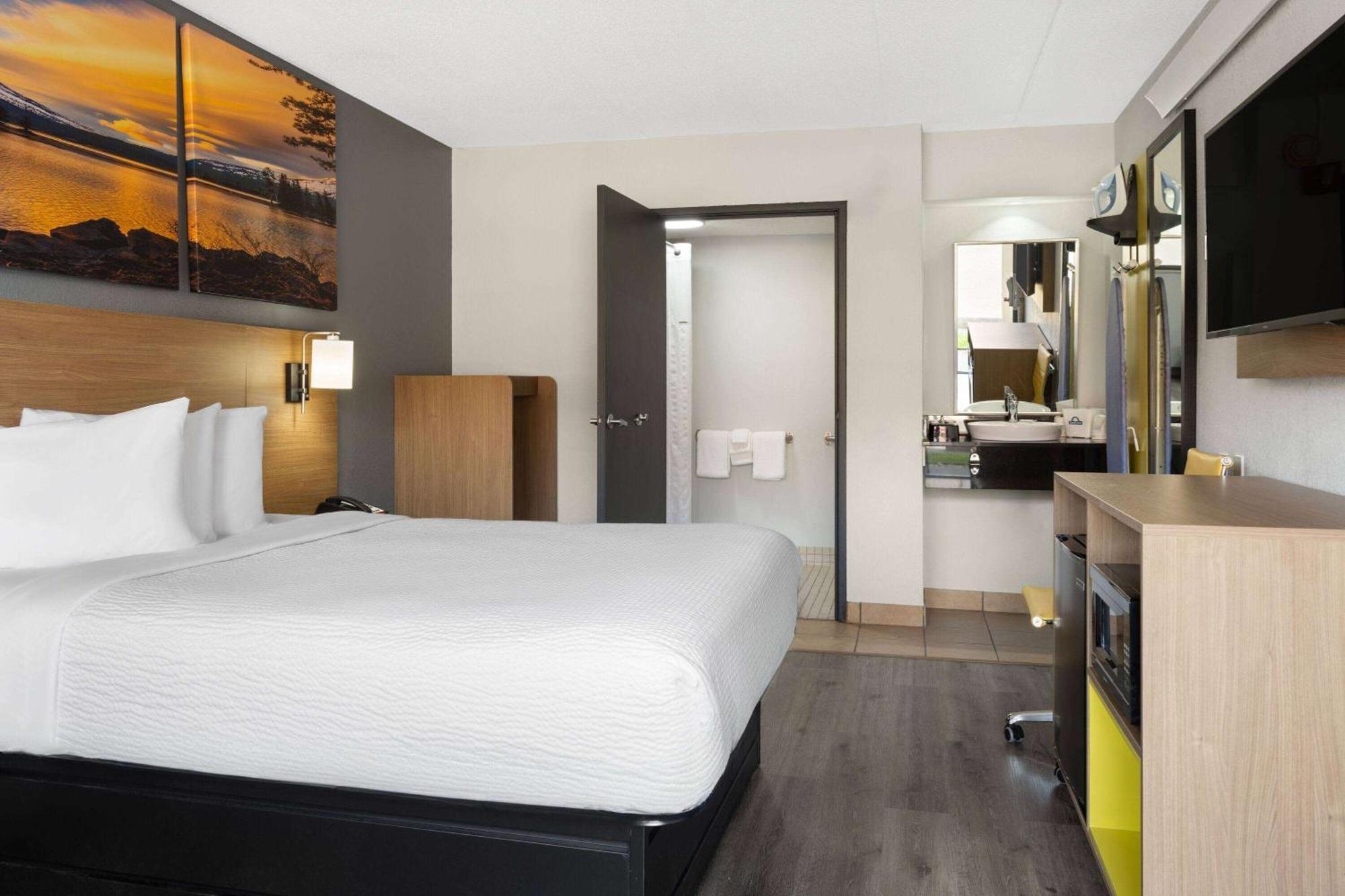 Days Inn By Wyndham Columbus Worthington Buitenkant foto